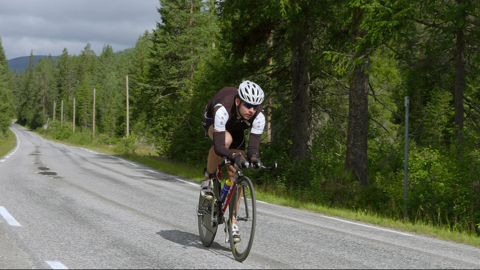 蒂亚戈的魔法时刻，一记弧线改写战局，荷兰鏖战安哥拉启示录