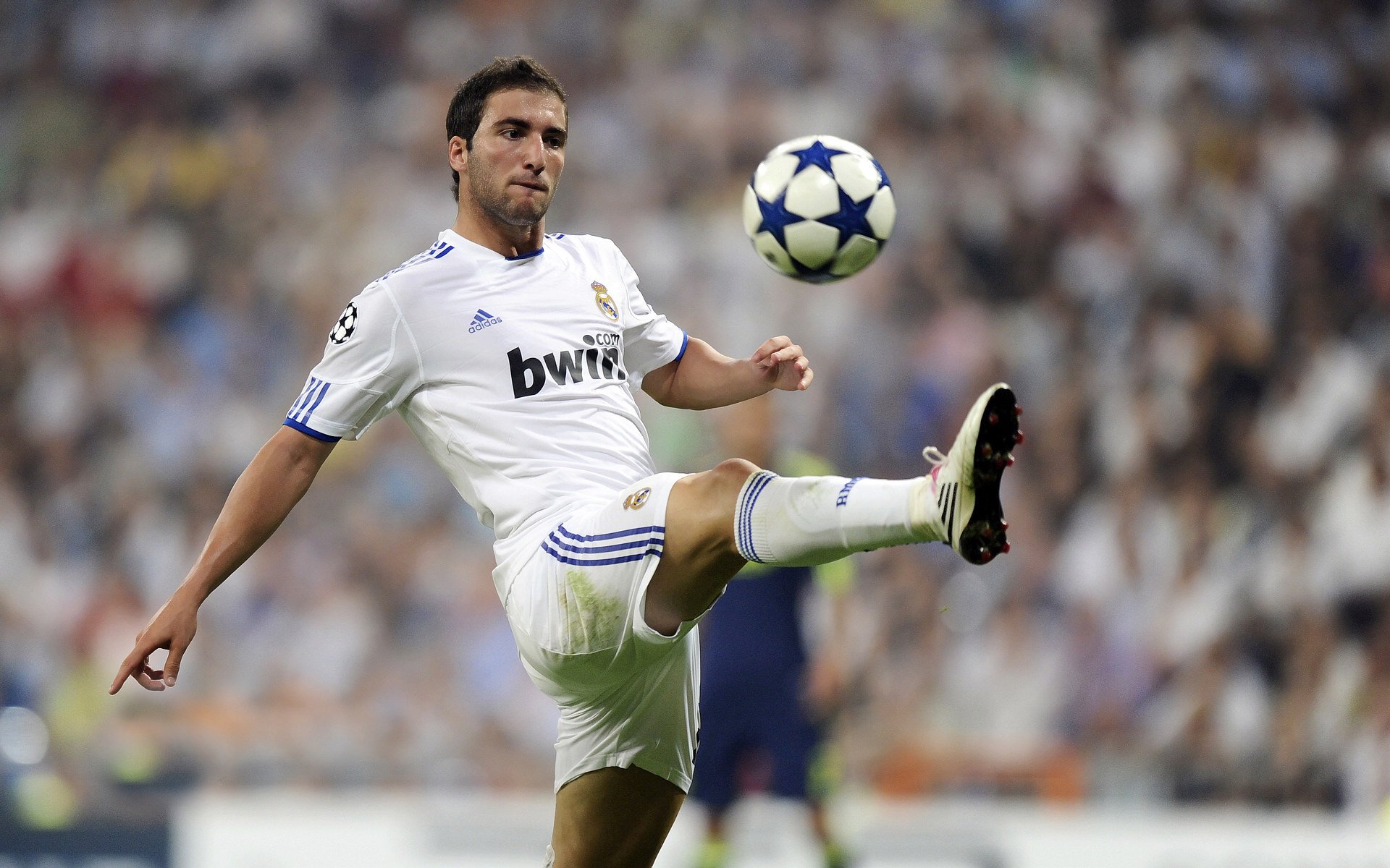 逆转之夜，当快船的铁蹄踏碎广州，布克用一场唯一的统治定义永恒